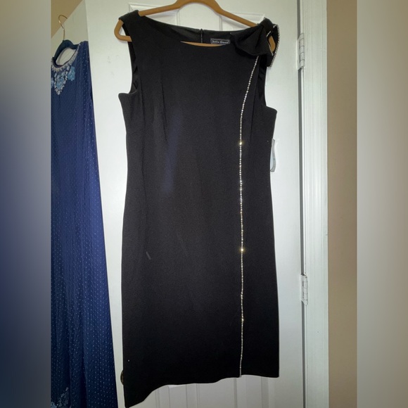 Jessica Howard Dresses & Skirts - Jessica Howard Cocktail Dress with Rhinestone Trim